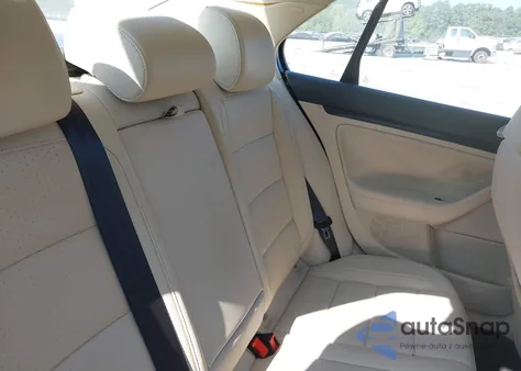 2010 Volkswagen Jetta Limited Edition/Se/Sel from USA, damaged, VIN 3VWRX7AJ6AM054112